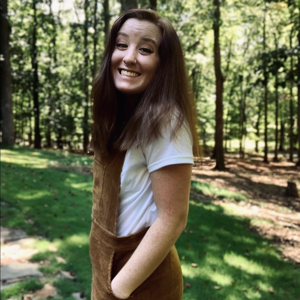 Meet your Posher, Hannah🌻🌻🌻